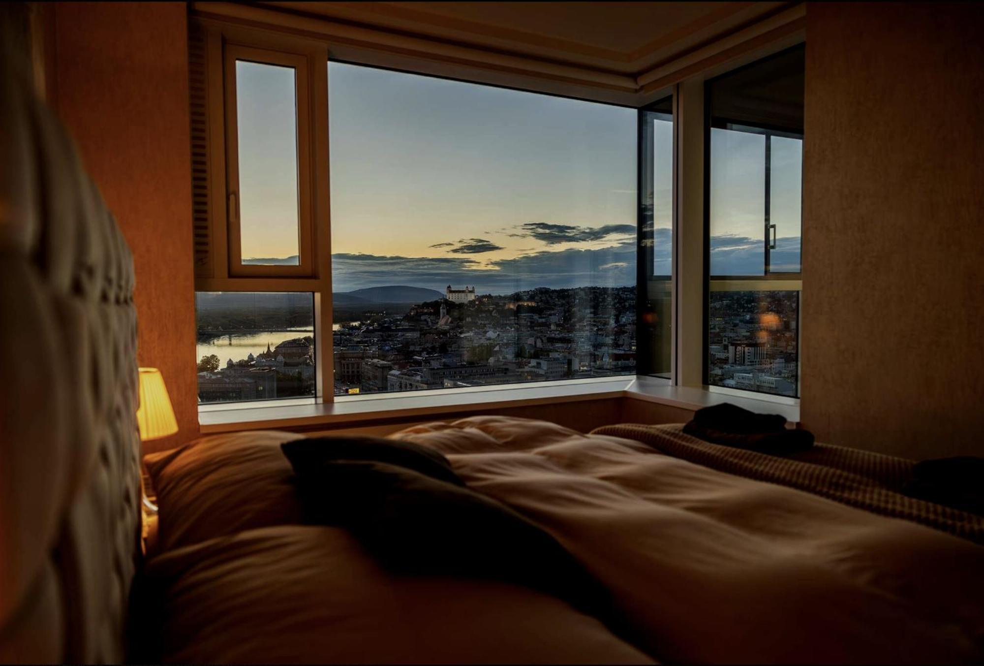 Magna Vita Apartment Bratislava Bagian luar foto